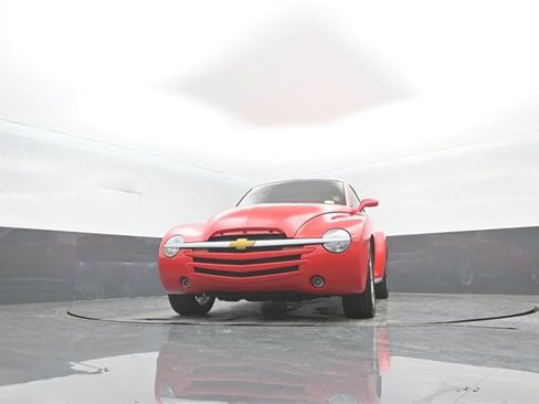 Used 2004 Chevrolet SSR w/ Preferred Equipment Group image 28
