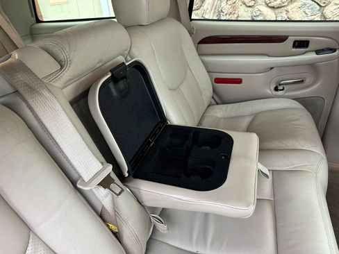 Used 2005 Cadillac Escalade AWD image 54