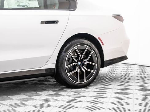 Used 2025 BMW i7 eDrive50 w/ M Sport Package image 33