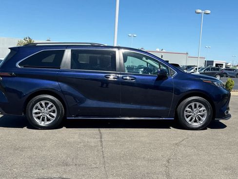 Certified 2024 Toyota Sienna XLE FWD image 6