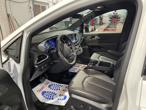 Used 2026 Chrysler Voyager LX image 10