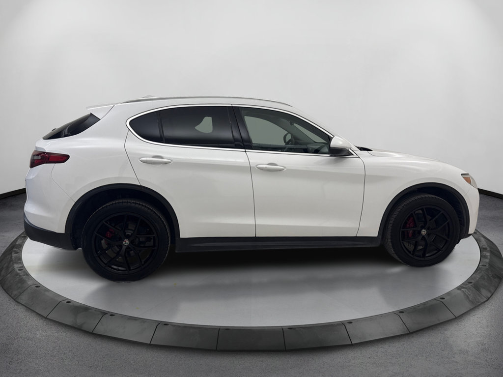 Used 2019 Alfa Romeo Stelvio RWD image 4
