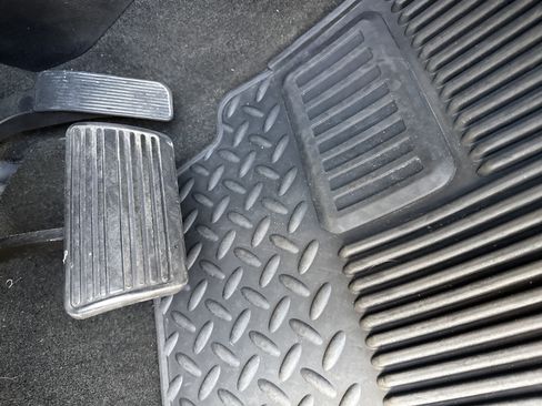 Used 2017 Chevrolet Silverado 1500 LT w/ Redline Edition image 17