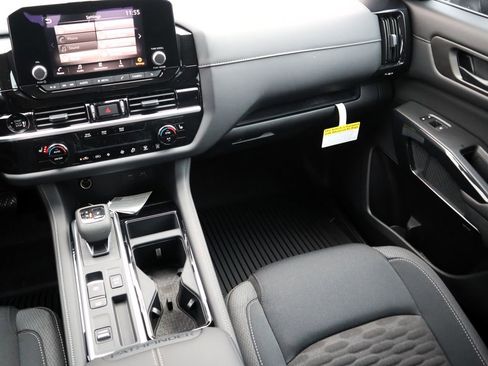 New 2025 Nissan Pathfinder SV w/ Black Appearance Package image 13