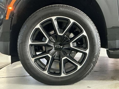 Used 2025 Chevrolet Suburban RST w/ Comfort Package image 20