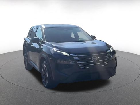 Used 2025 Nissan Rogue SV AWD/4WD image 3