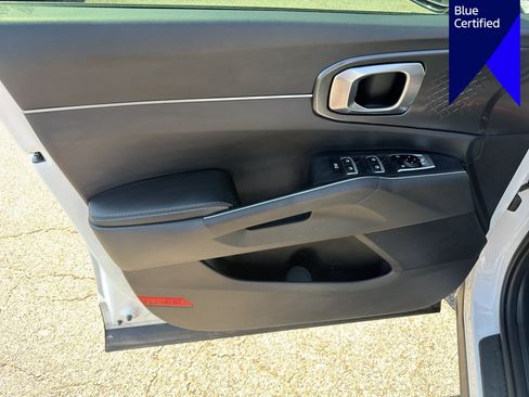 Used 2024 Kia Sorento S w/ Panoramic Sunroof Package AWD/4WD image 9
