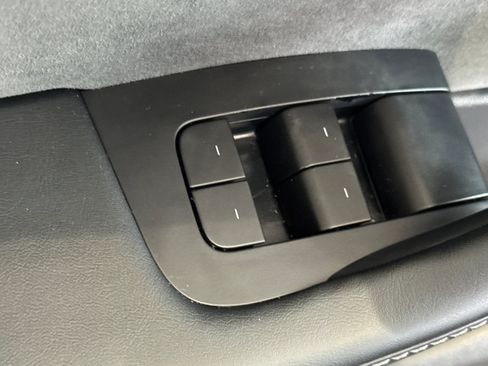 Used 2022 Tesla Model Y Performance AWD/4WD image 13