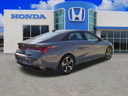 Used 2022 Hyundai Elantra Limited FWD image 17