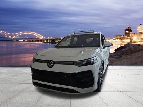 New 2026 Volkswagen Tiguan SEL R-Line AWD/4WD image 1