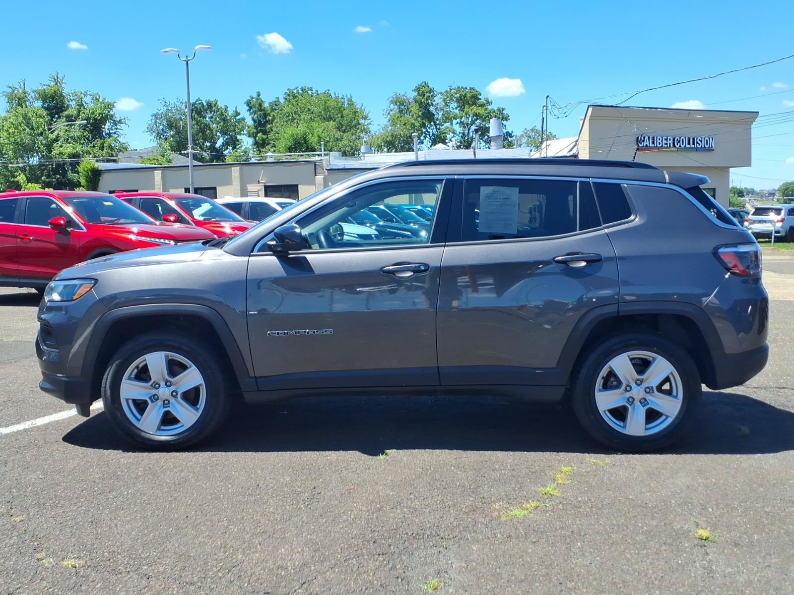 Used 2022 Jeep Compass Latitude w/ Sun and Sound Group AWD/4WD image 7