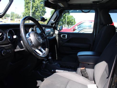 Used 2020 Jeep Gladiator Overland AWD/4WD image 9