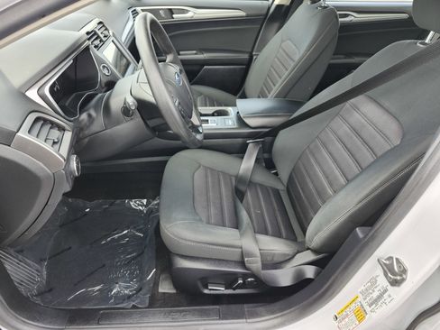 Used 2020 Ford Fusion SE FWD image 24
