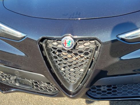 Used 2022 Alfa Romeo Stelvio Veloce AWD/4WD image 25