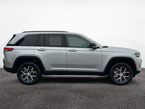 New 2025 Jeep Grand Cherokee Limited w/ Luxury Tech Group II image 6