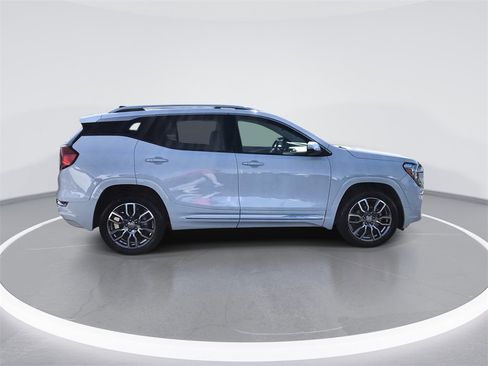Used 2022 GMC Terrain Denali w/ LPO, Floor Liner Package image 9