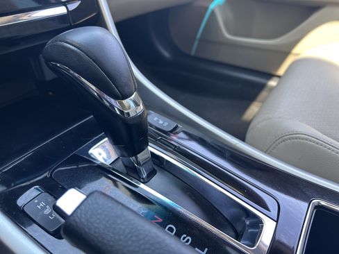 Used 2017 Honda Accord EX-L image 16