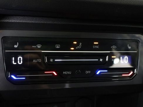Used 2022 Volkswagen Tiguan SE FWD image 44