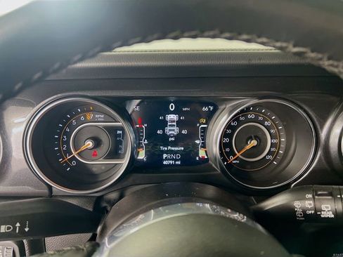 Used 2022 Jeep Wrangler Unlimited Sahara AWD/4WD image 16