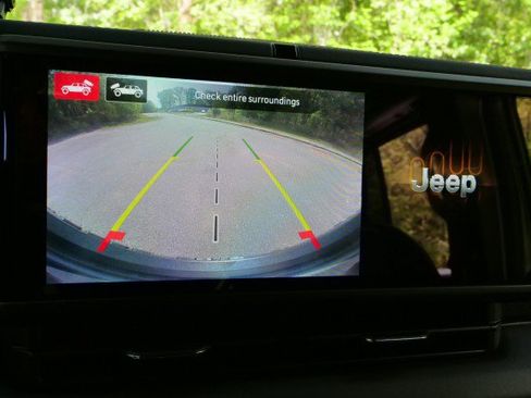 Used 2024 Jeep Wrangler Unlimited Rubicon w/ Technology Group image 13