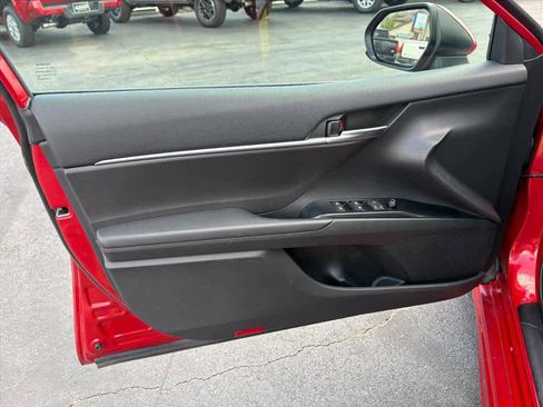 Used 2020 Toyota Camry SE image 21