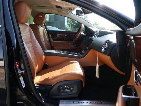 Used 2017 Jaguar XJ L Portfolio AWD/4WD image 25