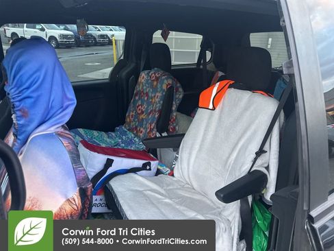 Used 2016 Dodge Grand Caravan SE image 12