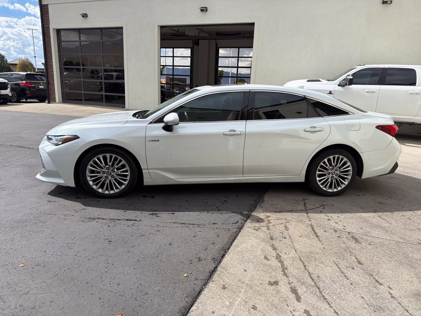 Used 2019 Toyota Avalon Limited w/ Advanced Safety Package FWD image 5