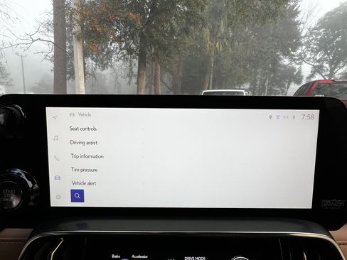 Used 2025 Lexus LX 600 4WD w/ Luxury Package image 25