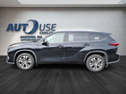 Used 2022 Toyota Highlander XLE image 16