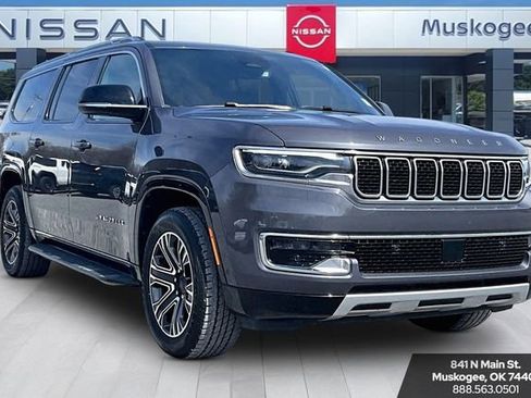 Used 2024 Jeep Wagoneer L Series II w/ Flexible Seating Group image 1