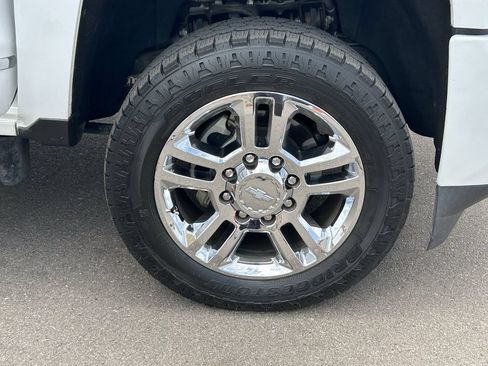 Used 2015 Chevrolet Silverado 2500 High Country w/ Duramax Plus Package AWD/4WD image 9