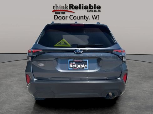 Used 2025 Subaru Forester Premium AWD/4WD image 4