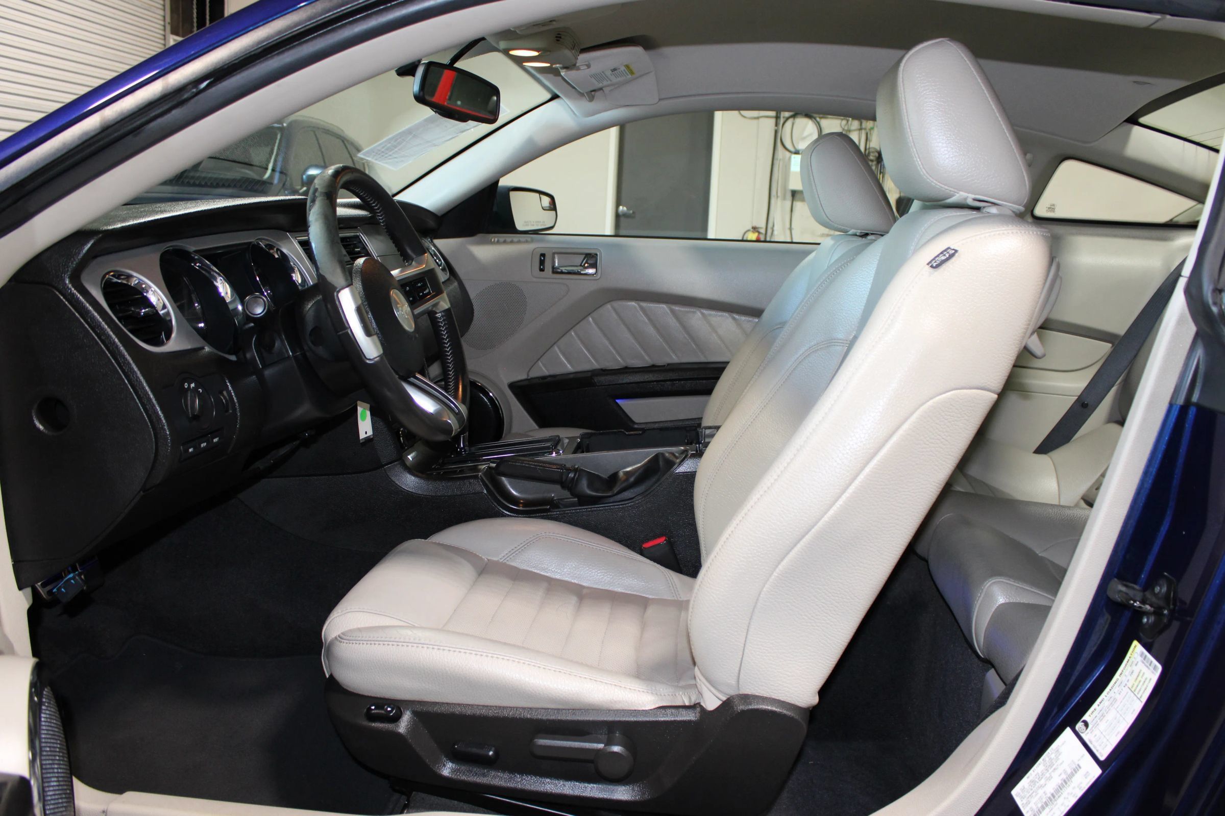 Used 2011 Ford Mustang Premium w/ Security Pkg RWD image 10