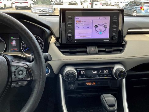 Used 2021 Toyota RAV4 XLE image 6