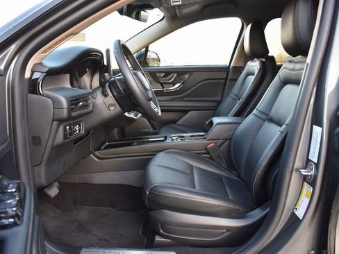 Used 2025 Lincoln Corsair Reserve image 8