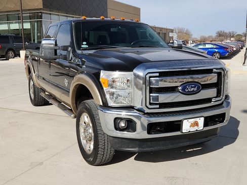Used 2014 Ford F250 Lariat w/ Lariat Interior Package image 6