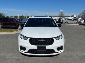 Used 2025 Chrysler Pacifica Limited video 2