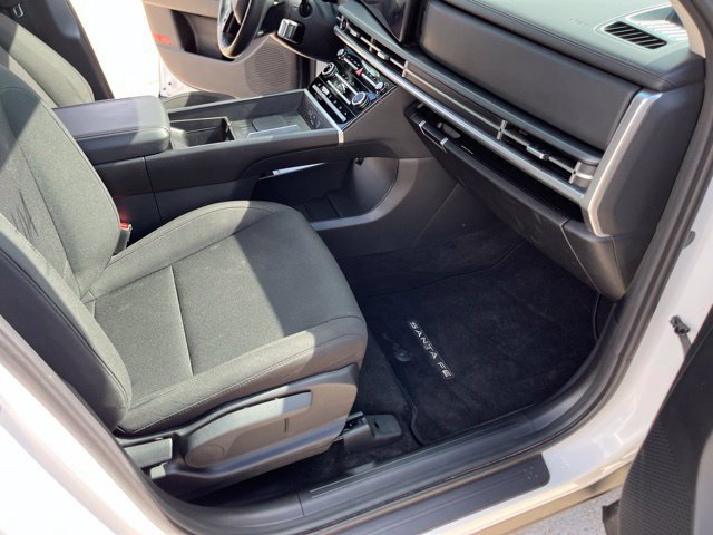Used 2026 Hyundai Santa Fe SE FWD image 17