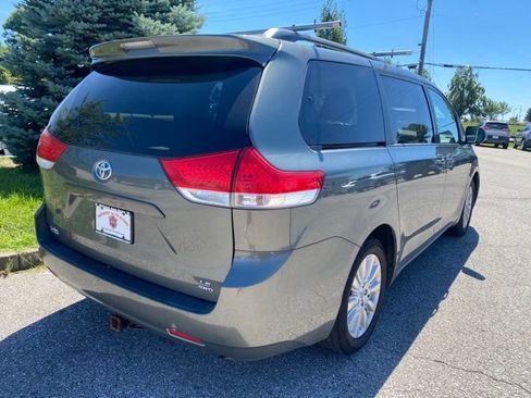 Used 2014 Toyota Sienna LE AWD/4WD image 6