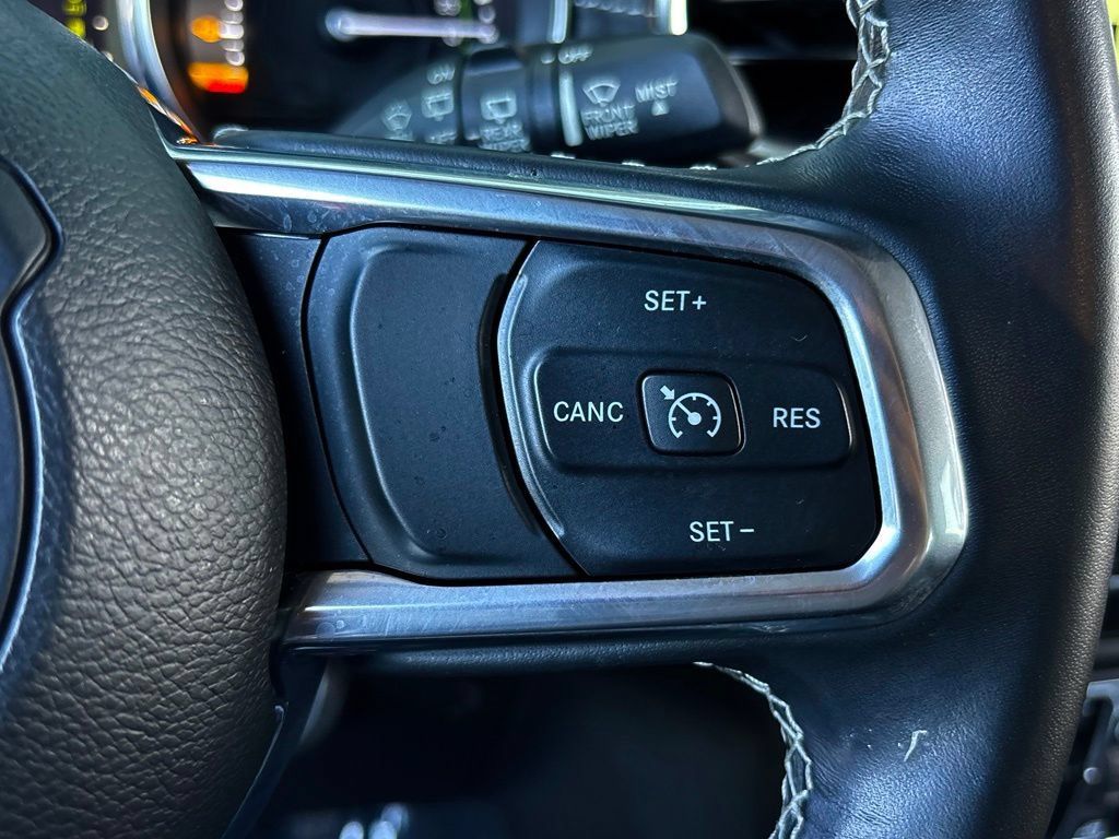 Used 2022 Jeep Wrangler Unlimited Sahara AWD/4WD image 33