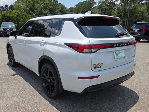 New 2026 Nissan Rogue Platinum AWD/4WD image 8