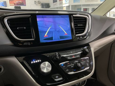 Used 2017 Chrysler Pacifica Touring Plus image 27