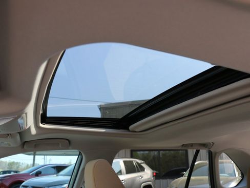 Used 2021 Toyota RAV4 XLE w/ Convenience Package image 24