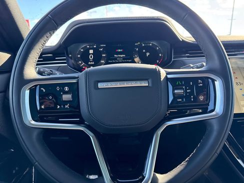 Used 2025 Land Rover Range Rover Sport SE image 17