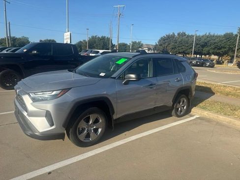 Used 2025 Toyota RAV4 LE AWD/4WD image 7