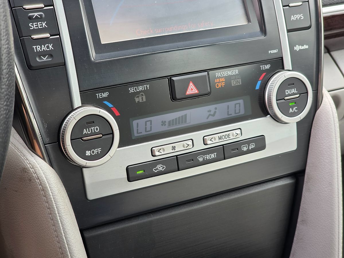 Used 2012 Toyota Camry XLE w/ Leather Pkg FWD image 44