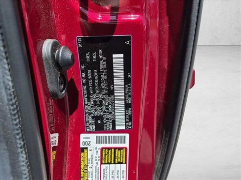 Used 2025 Toyota Sienna Limited FWD image 10