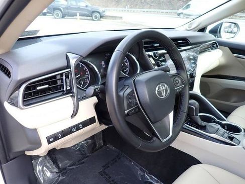 Certified 2019 Toyota Camry XLE image 14