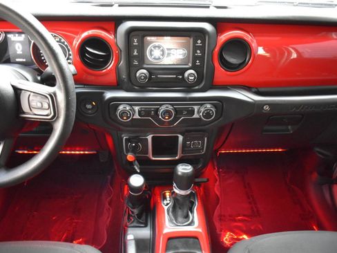 Used 2018 Jeep Wrangler Unlimited Sport AWD/4WD image 19